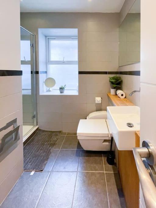 Edge14- Spacious, Stylish And Near The Beach! 뉴키 외부 사진