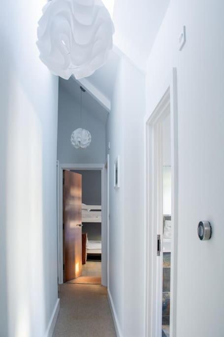 Edge14- Spacious, Stylish And Near The Beach! 뉴키 외부 사진