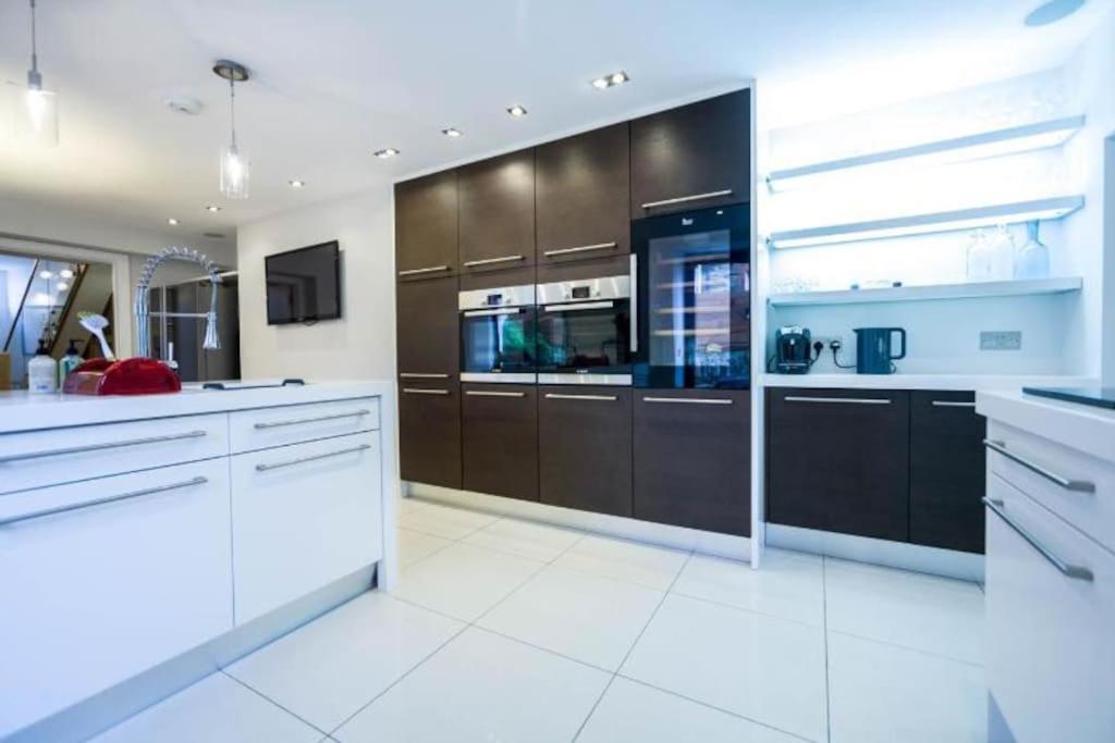 Edge14- Spacious, Stylish And Near The Beach! 뉴키 외부 사진